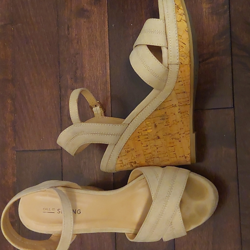 Call it Spring Wedges - Picture 2 of 3